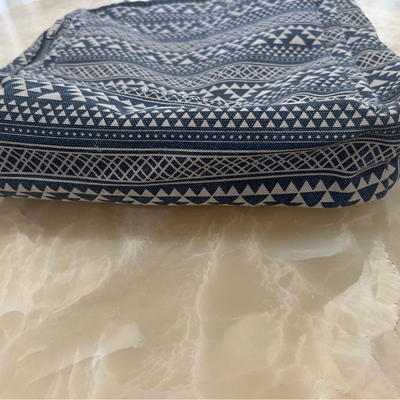 Tom’s Patterned Backpack - Picture 9 of 10